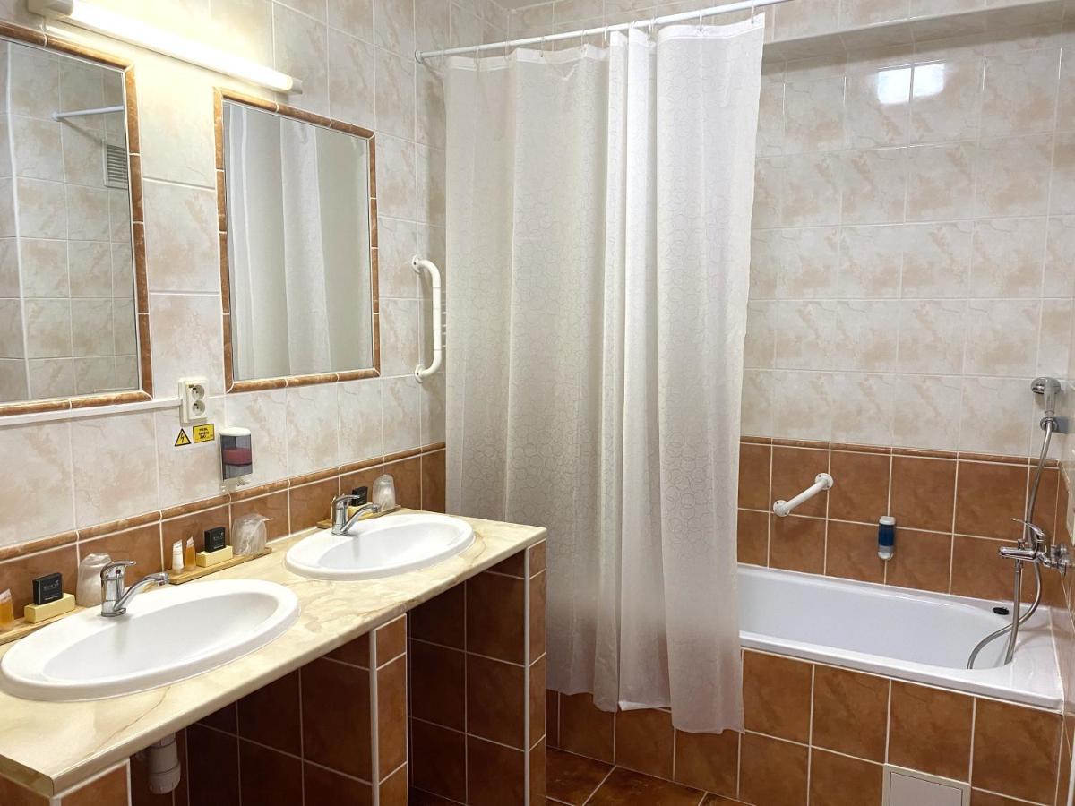 Hotel Baronka Bratislava Luaran gambar